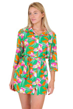 Laden Sie das Bild in den Galerie-Viewer, Model Front: Rio De Sol Chemise Green Bloom Chemise