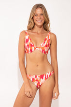 Laden Sie das Bild in den Galerie-Viewer, Model Front: Rio De Sol Ensemble Set Mirage Chantal Essential-Comfy