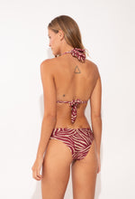 Laden Sie das Bild in den Galerie-Viewer, Model Back: Rio De Sol Haut Top Dune Mel