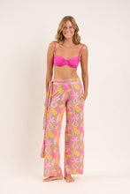 Laden Sie das Bild in den Galerie-Viewer, Model Front: Rio De Sol Pantalon De Plage Lyla Pants Knot