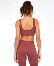 Carica l'immagine nel visualizzatore di Gallery, Model Back: Alto Giro Fitness Haut Top Sem Costura Regata Ag Marrom Mahogany