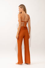 Carica l'immagine nel visualizzatore di Gallery, Model Back: Rio De Sol Pantalon De Plage Ferrugo Murana Pants
