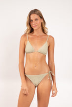 Laden Sie das Bild in den Galerie-Viewer, Model Front: Rio De Sol Haut Top Brisa-Pistache Lia