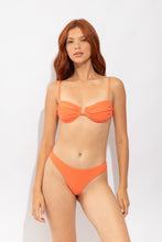 Carica l'immagine nel visualizzatore di Gallery, Model Front: Rio De Sol Haut Top Tribu-Flow Zaya