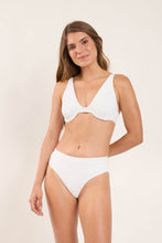 Laden Sie das Bild in den Galerie-Viewer, Model Front: Rio De Sol Haut Top Sand-White Chantal
