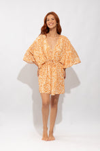 Laden Sie das Bild in den Galerie-Viewer, Model Front: Rio De Sol Robe De Plage Sahari Kaftan Bel