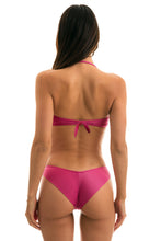 Carica l'immagine nel visualizzatore di Gallery, Model Back: Rio De Sol Haut Top Cloque Lichia Bandeau