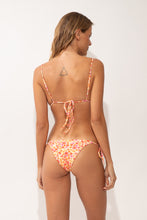 Charger l'image dans la galerie, Model Back: Rio De Sol Bas Bottom Ditsy-Butter Lacinho