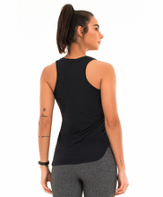 Carica l'immagine nel visualizzatore di Gallery, Model Back: Alto Giro Fitness Haut Regata Skin Fit Alongada Gola V Preto