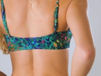 Carica e avvia il video nel visualizzatore di galleria, Video: Rio De Sol Ensemble Set Wilds Bandeau-Reto Highleg