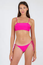 Laden Sie das Bild in den Galerie-Viewer, Model Front: Rio De Sol Bas Bottom Amaranto Ibiza-Comfy