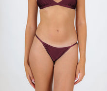 Laden Sie das Bild in den Galerie-Viewer, Gallery: Rio De Sol Bas Bottom Barolo California