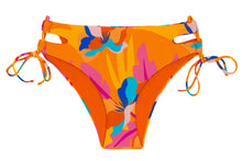 Carica l'immagine nel visualizzatore di Gallery, Model Front: Rio De Sol Bas Bottom Orange-Bloom Madrid