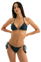 Laden Sie das Bild in den Galerie-Viewer, Model Front: Rio De Sol Bas Bottom Shimmer-Shark Frufru