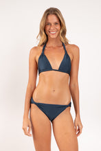 Carica l'immagine nel visualizzatore di Gallery, Model Front: Rio De Sol Bas Bottom Shimmer-Shark Mel