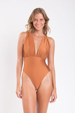 Carica l'immagine nel visualizzatore di Gallery, Model Front: Rio De Sol Une Pièce Nocciola Riviera