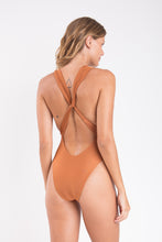Carica l'immagine nel visualizzatore di Gallery, Model Back: Rio De Sol Une Pièce Nocciola Riviera