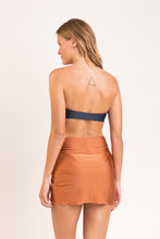 Carica l'immagine nel visualizzatore di Gallery, Model Back: Rio De Sol Jupe De Page Nocciola Skirt-Knot