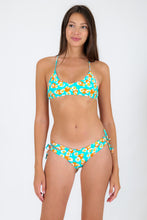 Carica l'immagine nel visualizzatore di Gallery, Model Front: Rio De Sol Ensemble Set Dubai Bralette Madrid