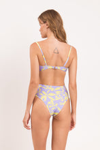 Carica l'immagine nel visualizzatore di Gallery, Model Back: Rio De Sol Ensemble Set Glow Bandeau-Joy Hotpants