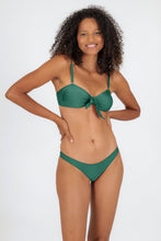 Laden Sie das Bild in den Galerie-Viewer, Model Front: Rio De Sol Ensemble Set Palace Bandeau-No Essential