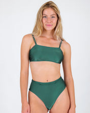 Laden Sie das Bild in den Galerie-Viewer, Gallery: Rio De Sol Ensemble Set Palace Bandeau-Reto Hotpants