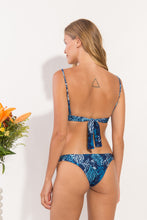Carica l'immagine nel visualizzatore di Gallery, Model Back: Rio De Sol Ensemble Set Reef Tri-Cos Essential