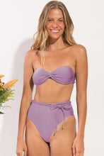 Laden Sie das Bild in den Galerie-Viewer, Gallery: Rio De Sol Ensemble Set Shimmer-Harmonia Twist Belted-High-Waist
