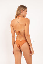 Carica l'immagine nel visualizzatore di Gallery, Model Back: Rio De Sol Ensemble Set Shimmer-Nocciola Frufru