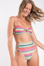 Laden Sie das Bild in den Galerie-Viewer, Image 06: Rio De Sol Ensemble Set Supercolor Bandeau-Joy Highwaist-Spin
