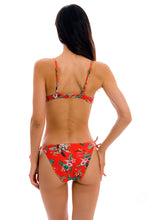 Laden Sie das Bild in den Galerie-Viewer, Model Back: Rio De Sol Ensemble Set Wildflowers Balconet-Pushup Ibiza-Comfy