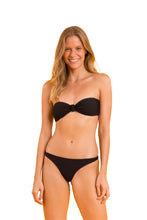 Carica l'immagine nel visualizzatore di Gallery, Model Front: Rio De Sol Haut Top Bora-Black Bandeau-Joy