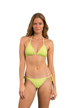Laden Sie das Bild in den Galerie-Viewer, Model Front: Rio De Sol Haut Top Bora-Citrus Tri-Inv