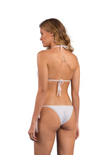 Laden Sie das Bild in den Galerie-Viewer, Model Back: Rio De Sol Haut Top Bora-White Tri-Inv