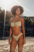 Laden Sie das Bild in den Galerie-Viewer, Image 11: Rio De Sol Haut Top Brisa-Pistache Sara