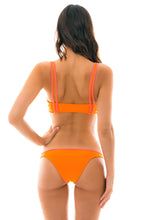 Carica l'immagine nel visualizzatore di Gallery, Model Back: Rio De Sol Haut Top Duo Orange