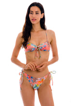 Laden Sie das Bild in den Galerie-Viewer, Model Front: Rio De Sol Haut Top Frutti Mila