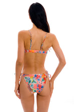 Laden Sie das Bild in den Galerie-Viewer, Model Back: Rio De Sol Haut Top Frutti Mila