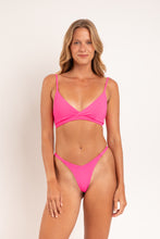 Laden Sie das Bild in den Galerie-Viewer, Model Front: Rio De Sol Haut Top Mtx-Ultrapink Paola