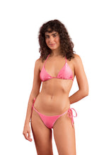 Laden Sie das Bild in den Galerie-Viewer, Model Front: Rio De Sol Haut Top Shimmer-Confetti Tri-Inv