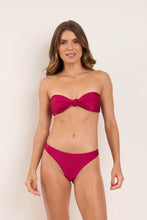 Laden Sie das Bild in den Galerie-Viewer, Model Front: Rio De Sol Haut Top Shimmer-Desejo Bandeau-Joy