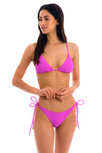 Laden Sie das Bild in den Galerie-Viewer, Model Front: Rio De Sol Haut Top St-Tpz-Pink Tri-Inv