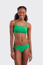 Laden Sie das Bild in den Galerie-Viewer, Model Front: Rio De Sol Haut Top Tambourine Bandeau-Reto