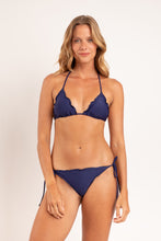 Carica l'immagine nel visualizzatore di Gallery, Model Front: Rio De Sol Haut Top Touch-Marinho Frufru