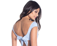 Laden Sie das Bild in den Galerie-Viewer, Model Back: Saha Haut Top Aurora Floral Sweetness