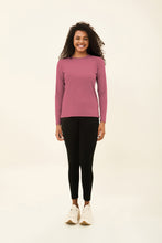 Charger l'image dans la galerie, Model Front: Uv Line T-Shirt Camiseta Uvpro Br Ml Malva Upf50+