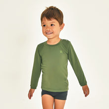 Laden Sie das Bild in den Galerie-Viewer, Model Front: Uv Line T-Shirt Longsleeve Baby Verde Militar Upf50+