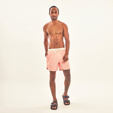 Charger l'image dans la galerie, Model Front: Uv Line Bermuda / Short Pour Homme Shorts Boxer Rose Upf50+