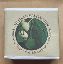 Laden Sie das Bild in den Galerie-Viewer, Product Front: Monoï Royal Bar Soaps Savon Creme De Tamanu By Anoea Bora Bora
