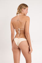 Laden Sie das Bild in den Galerie-Viewer, Model Back: Rio De Sol Bas Bottom Touch-Natural Frufru
